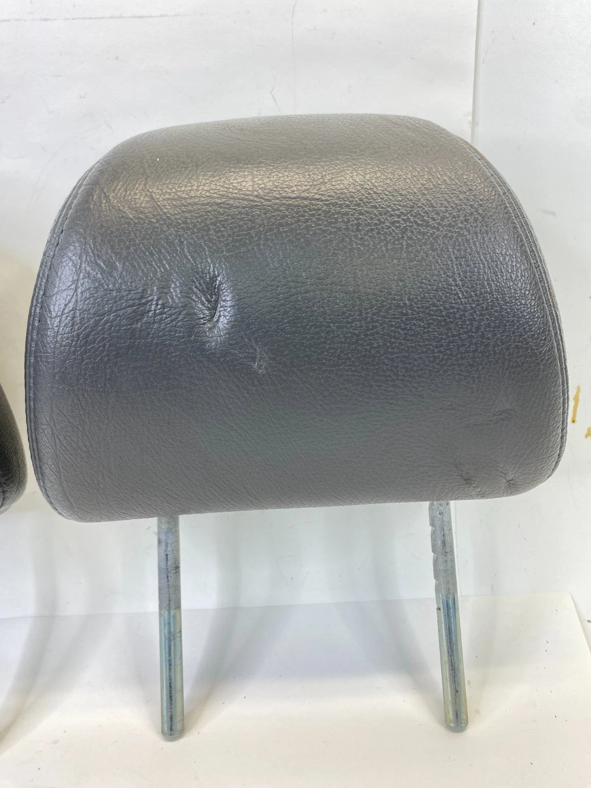 05-07 HONDA ODYSSEY DRIVER PASSENGER SIDE FRONT SEAT HEAD REST SUPPORT SET OEM