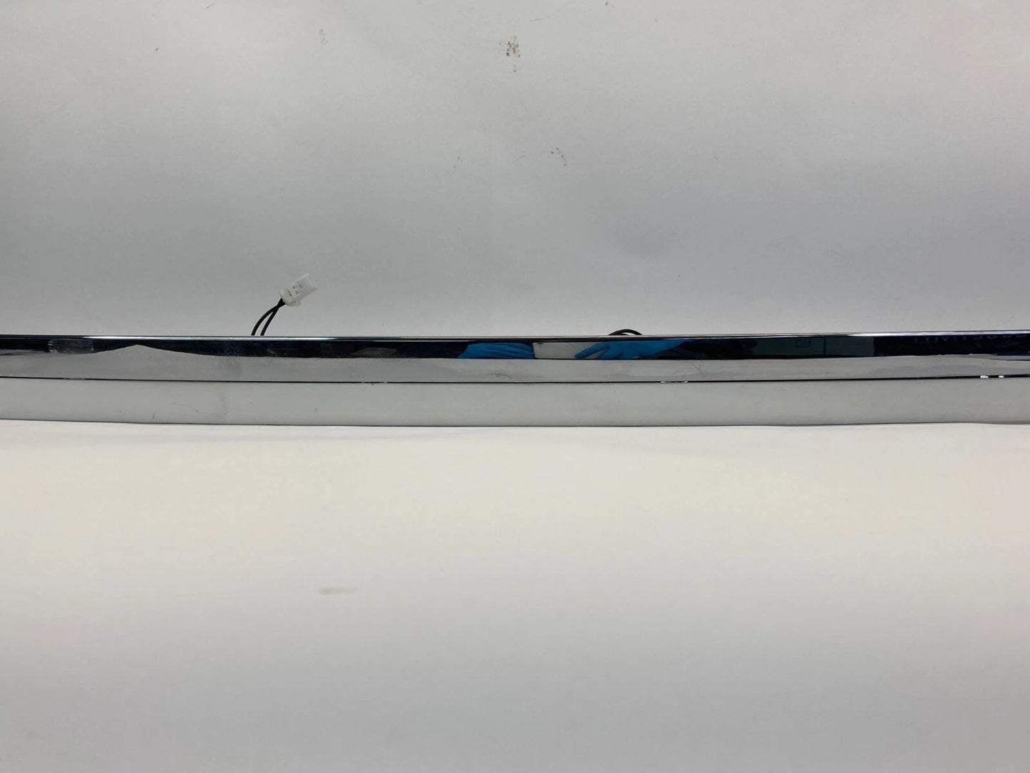 2008 2009 KIA SPECTRA REAR TRUNK HANDLE LICENSE LIGHT GARNISH MOLDING BEZEL OEM