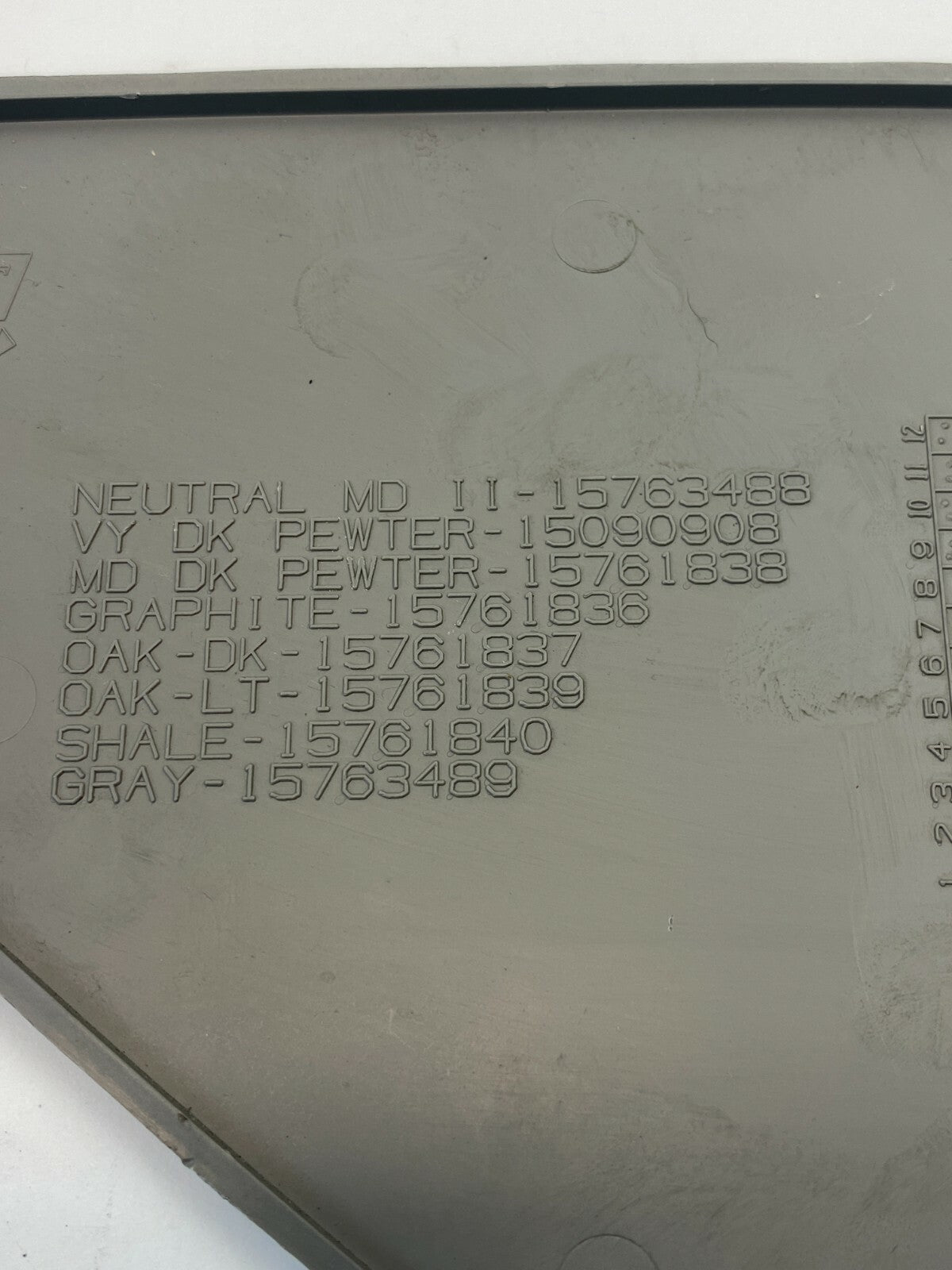 00-06 Chevrolet Tahoe Front Right Passenger Side Dash End Cover Trim 15761835