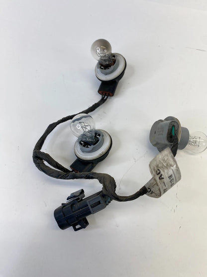 2002-2007 SATURN VUE TAIL LIGHT LAMP WIRE HARNESS REAR PLUG 2GCX-13407-AC OEM
