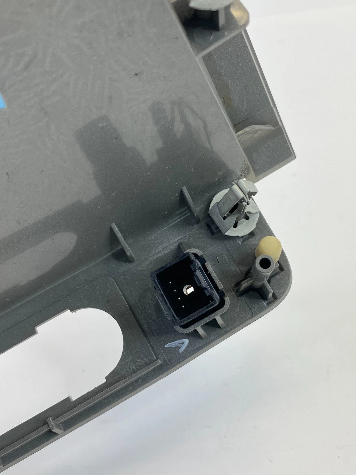 2008-2012 FORD ESCAPE DASH INSTRUMENT LOWER POWER OUTLET SOCKET 608-BJ33P2 OEM