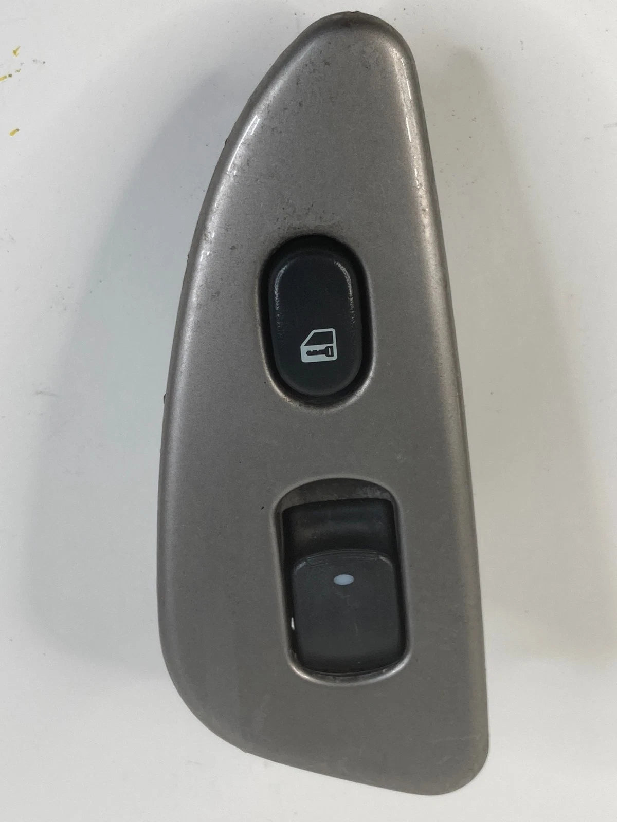2004-2008 CHEVROLET MALIBU FRONT RIGHT DOOR WINDOW LOCK SWITCH 183126556 OEM