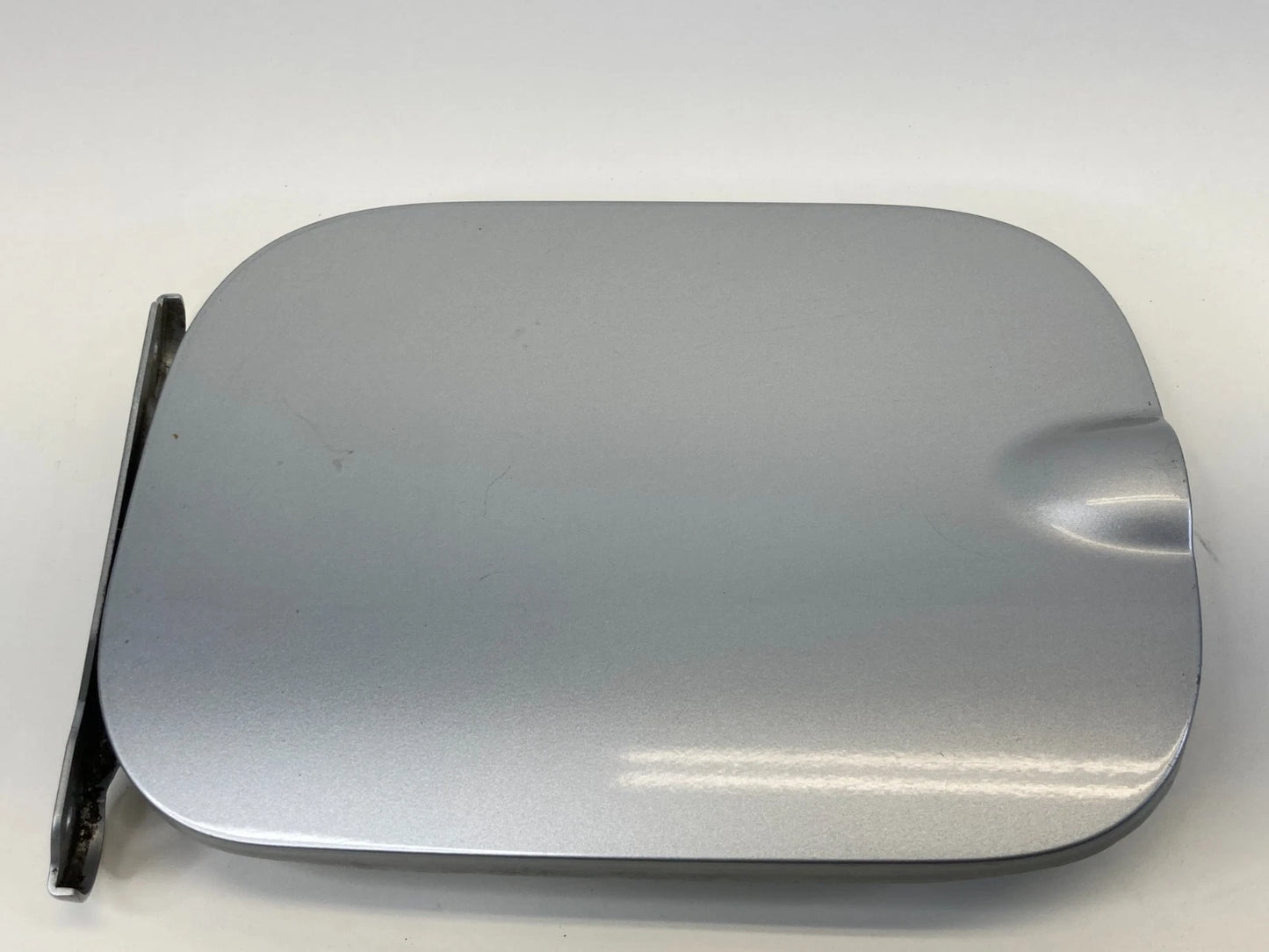08 09 10 11 12 13 NISSAN ROGUE 2.5L 16V FUEL FILLER DOOR GAS LID TOP COVER OEM