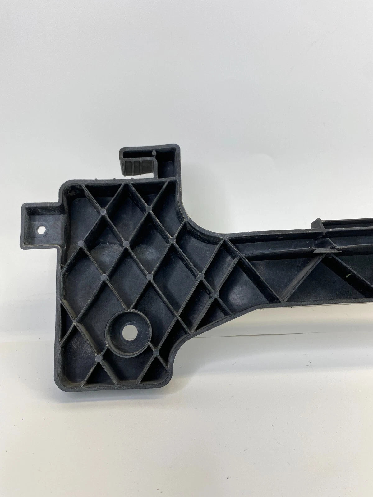 2003-2007 SAAB 9-3 CONVERTIBLE REAR CENTER BUMPER COVER BRACKET HOLDER 12830169