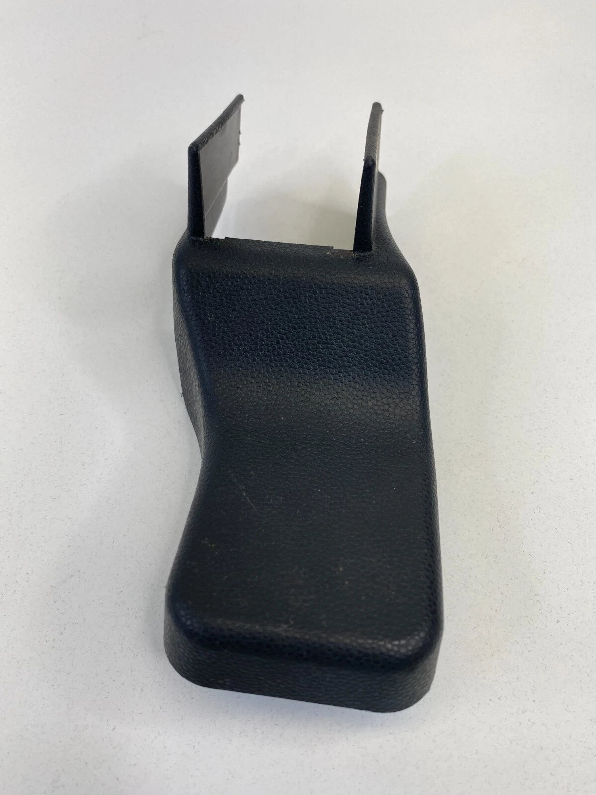 07-09 MAZDA 3 MAZDA3 SEDAN FRONT RIGHT SIDE SEAT TRIM RAIL CAP COVER B33D57043