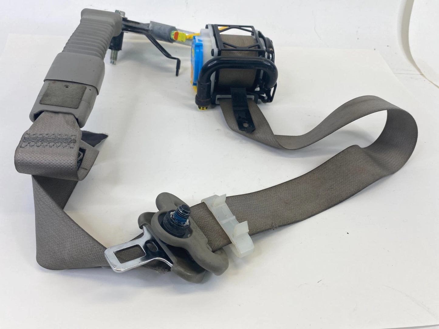 15-17 KIA SEDONA FRONT RIGHT PASSENGER SIDE SEAT BELT RETRACTOR 88820-A9500 OEM