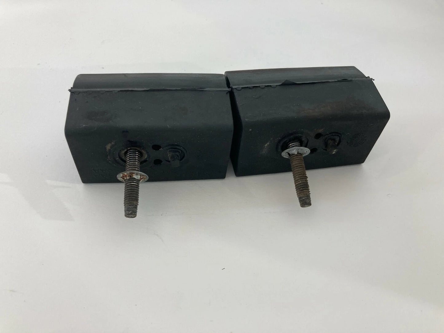 2009 VW VOLKSWAGEN ROUTAN REAR TRUNK TAILGATE CUSHION RUBBER PAIR SET OEM