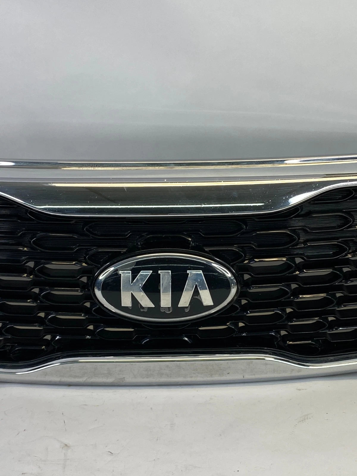 2014 2015 KIA SORENTO FRONT BUMPPER UPPER GRILLE W/ CHROME TRIM 86350-1U500 OEM