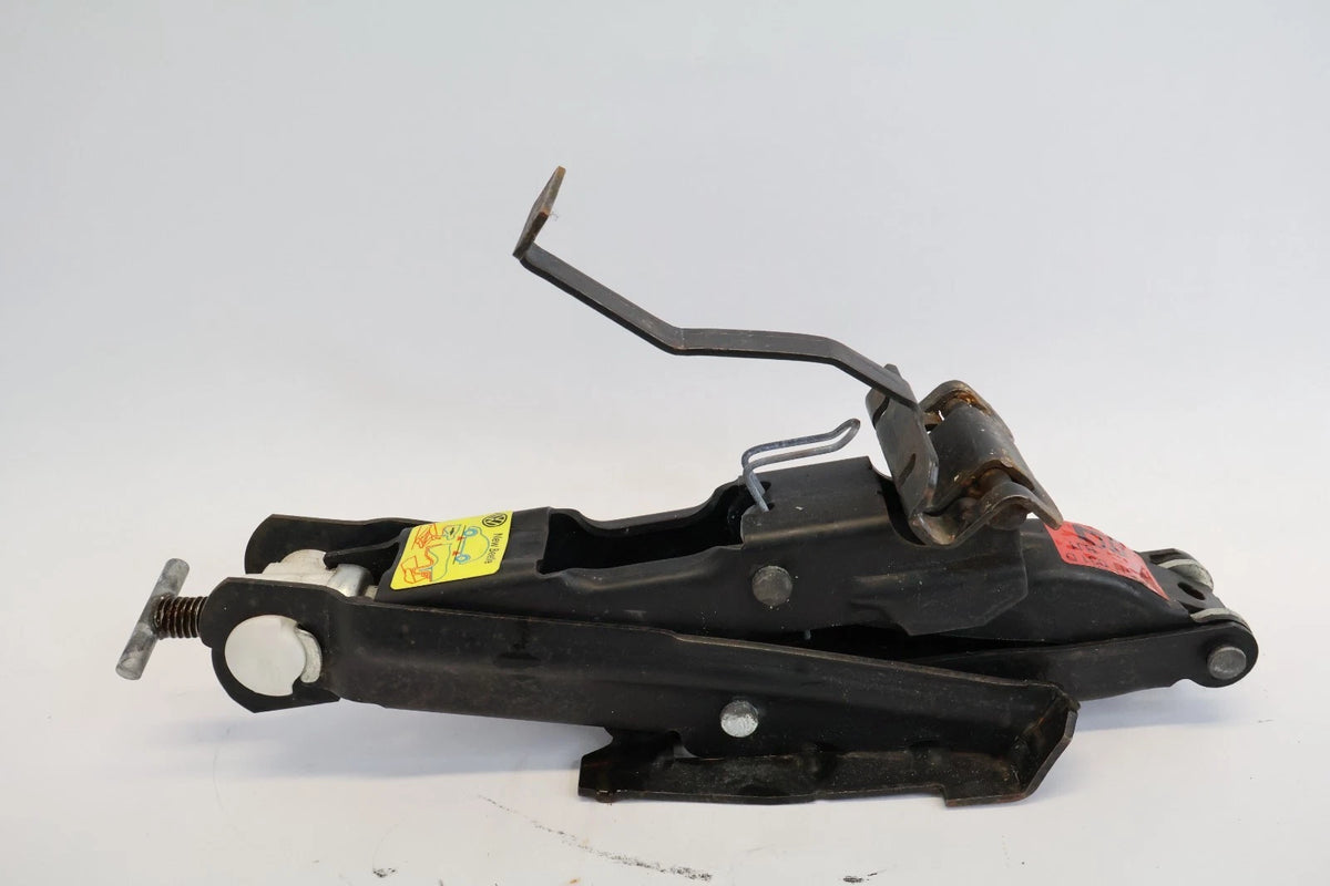 2006-2010 VOLKSWAGEN BEETLE SPARE TIRE JACK TOOL KIT ASSEMBLY 1C0-011-031-D OEM