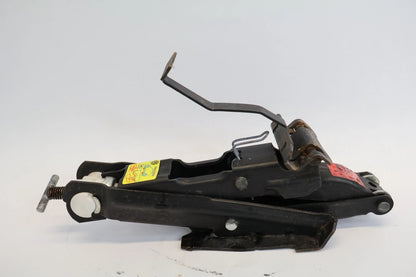 2006-2010 VOLKSWAGEN BEETLE SPARE TIRE JACK TOOL KIT ASSEMBLY 1C0-011-031-D OEM