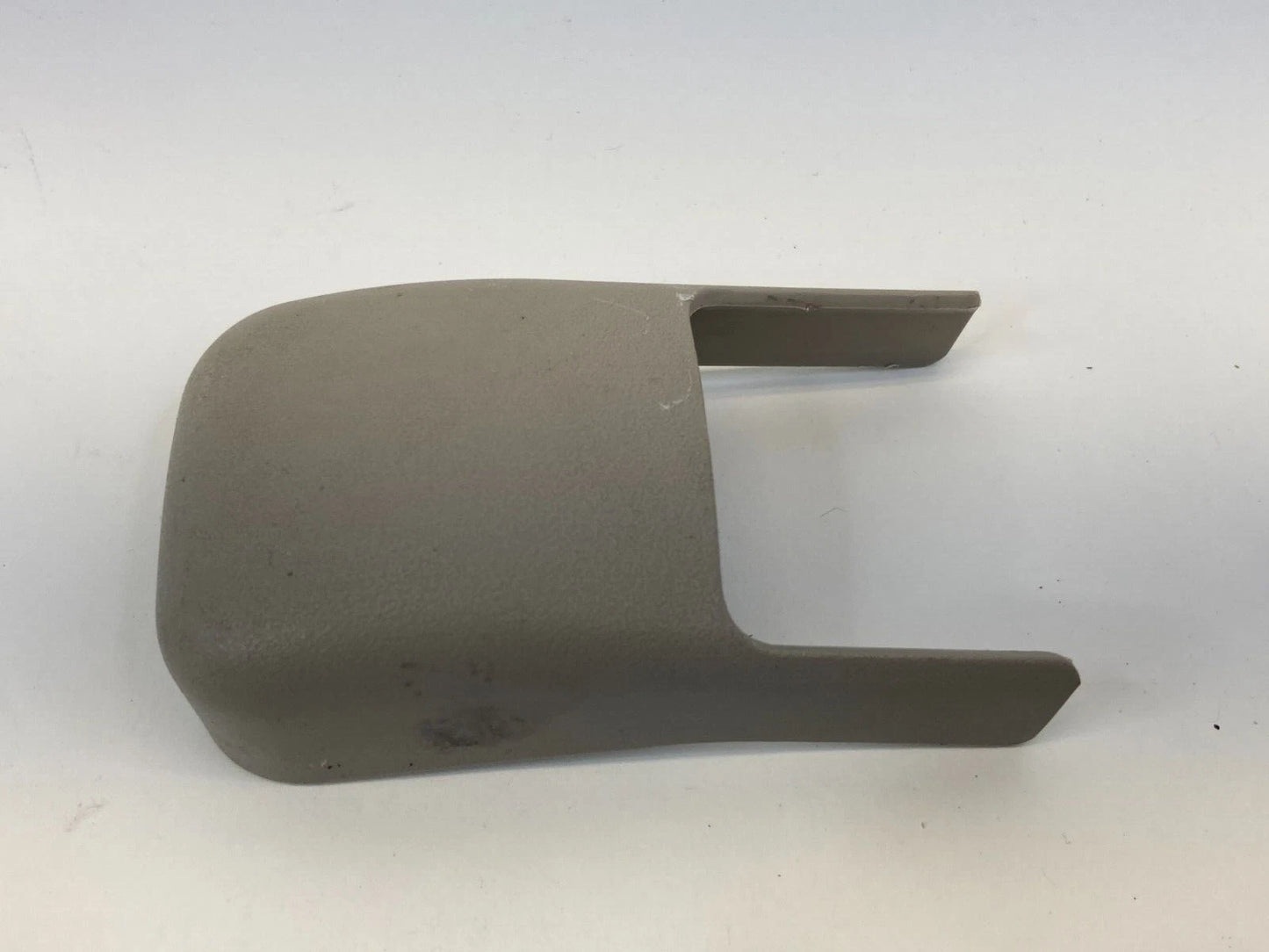 2006-2008 HYUNDAI SONATA SEDAN 4-DR FRONT RIGHT SEAT TRACK CAP END COVER OEM