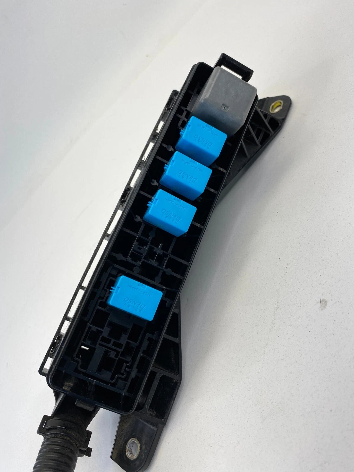 2004-2009 TOYOTA PRIUS 1.5L UNDERHOOD SMALL FUSE RELAY BOX 7107-XA1
