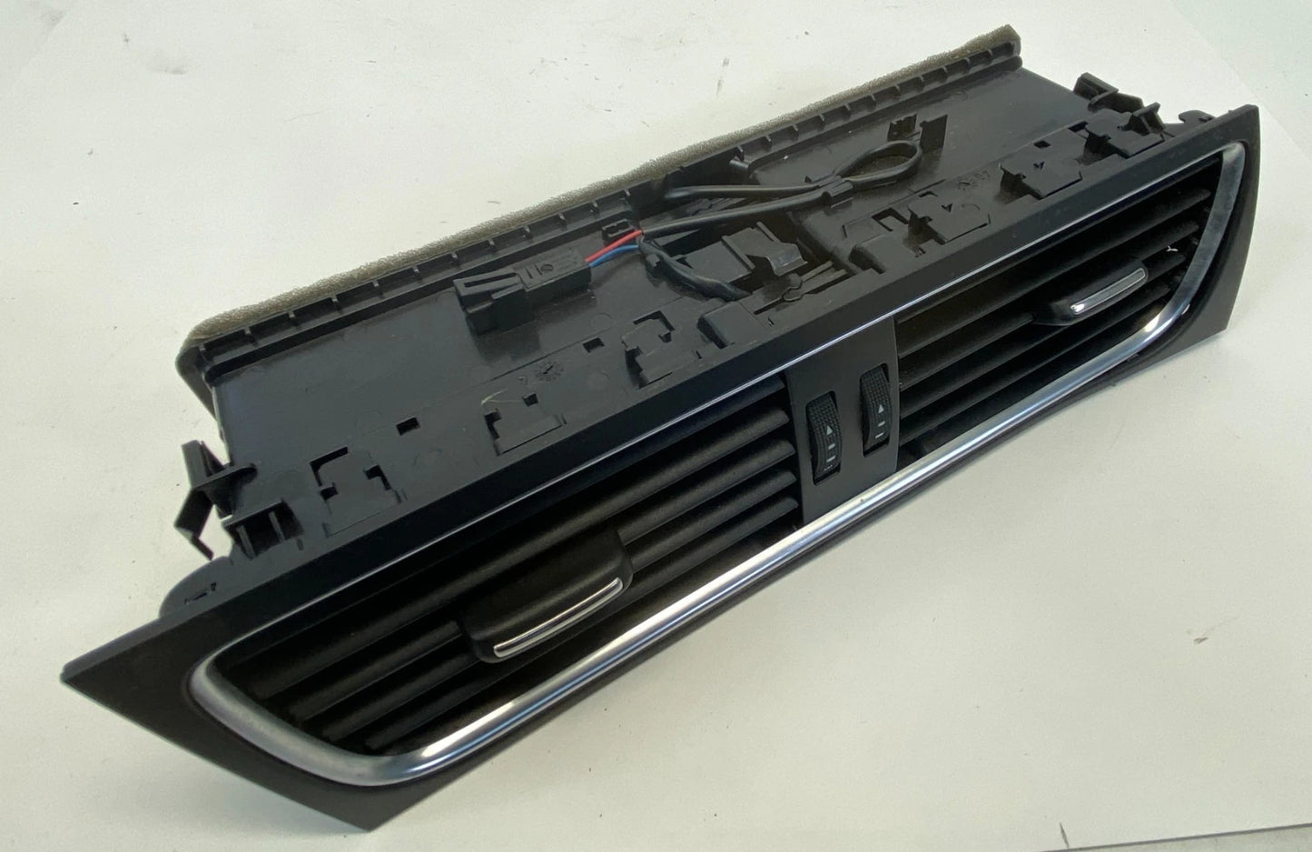 2009-2016 AUDI A5 QUATTRO DASH CENTER A/C AIR VENT OUTLET DUCT 8T1-820-951-C OEM