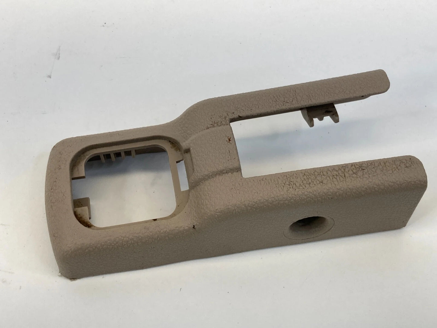 05 06 07 08 09 10 KIA SPORTAGE FRONT RIGHT SIDE SEAT TRACK COVER TRIM CAP OEM