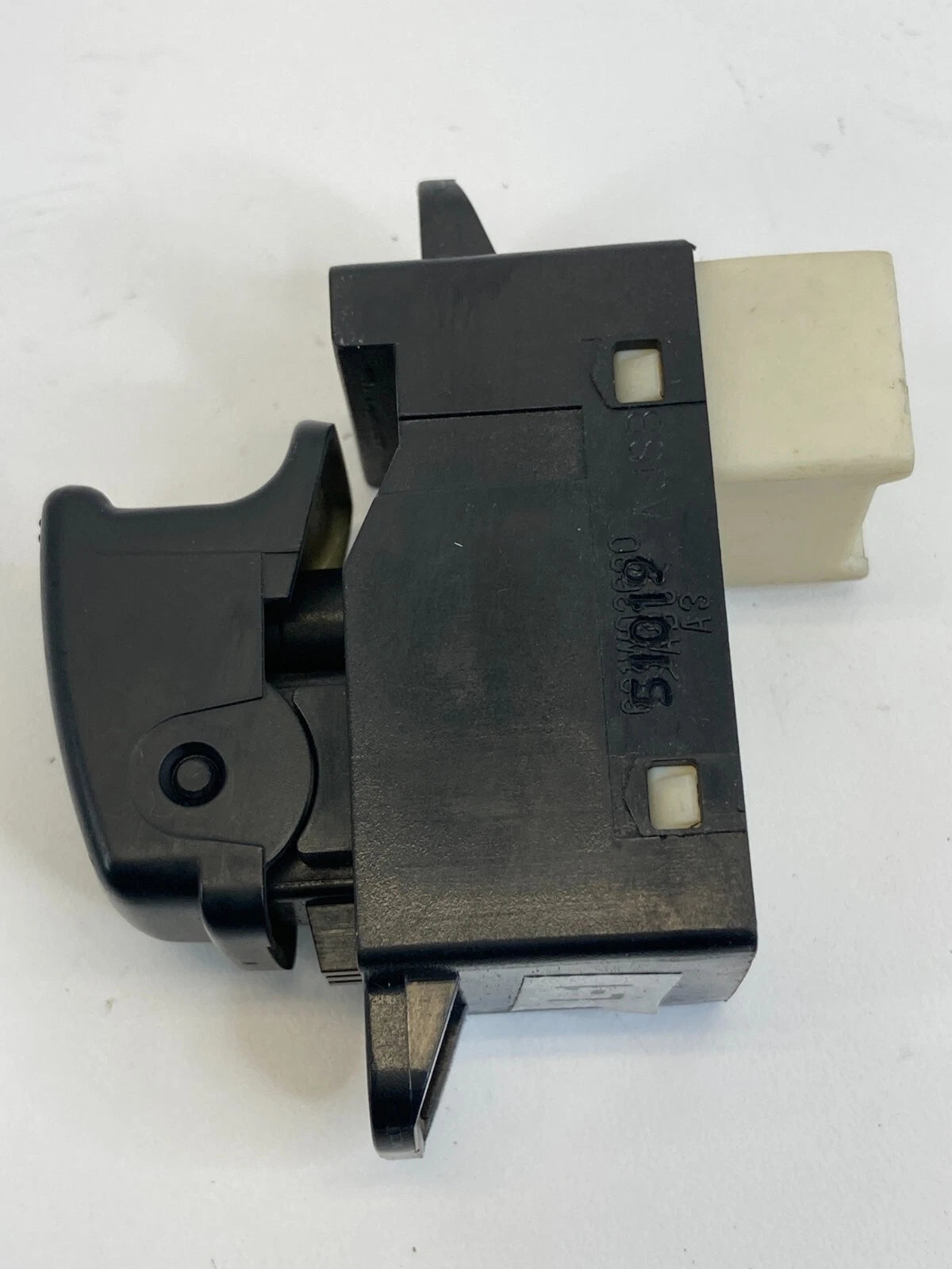 2001-2006 HYUNDAI ELANTRA REAR RIGHT BACK SIDE WINDOW CONTROL SWITCH 93578-2D000