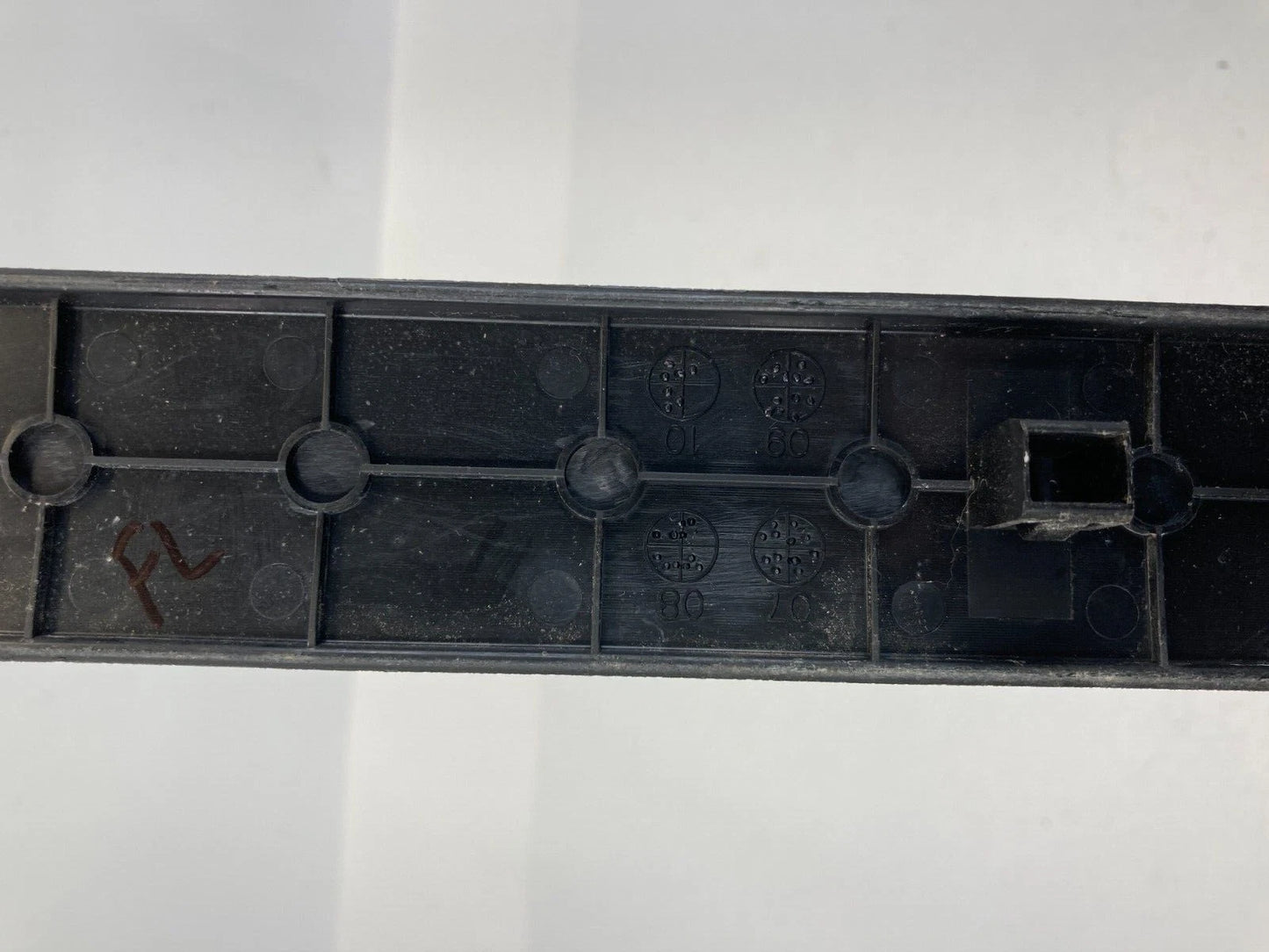 08-13 NISSAN ROGUE FRONT LEFT SIDE UPPER PILLAR SILL SCUFF PLATE 769B1-JM00A OEM