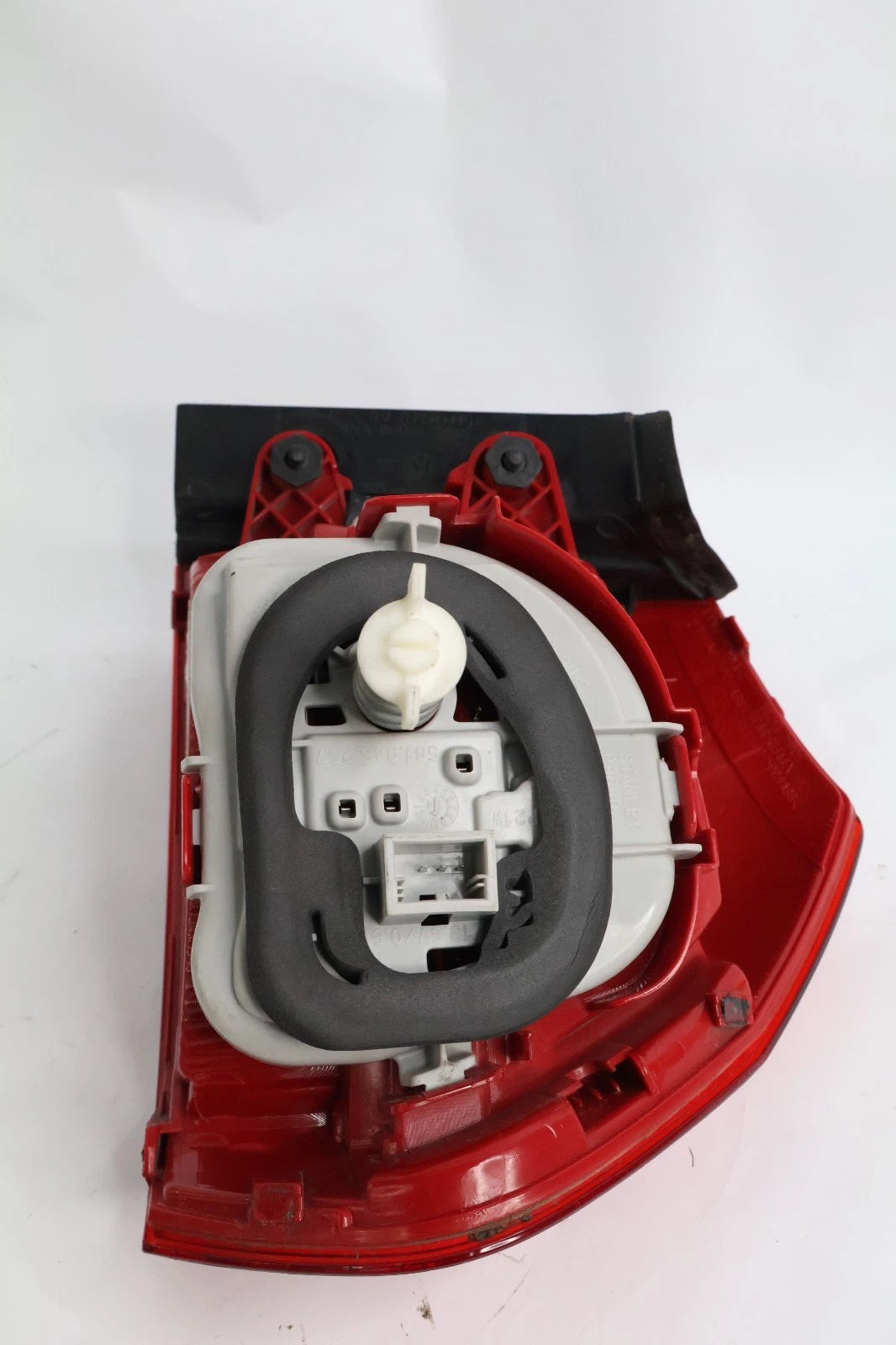 2012-2015 VOLKSWAGEN PASSAT OUTER LEFT DRIVER TAILLIGHT LAMP HALOGEN 561945095