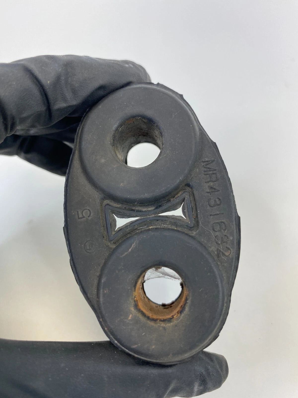 2008-2015 MITSUBISHI LANCER EXHAUST INTER-COOLER HANGER RUBBER MOUNT MR431632