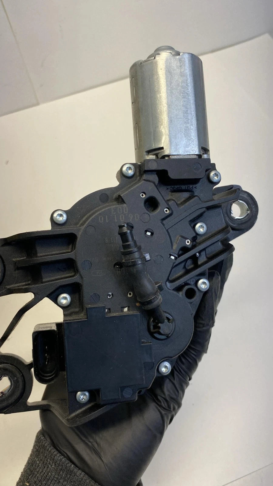 06-09 VOLKSWAGEN GTI HATCHBACK REAR TRUNK WINDSHIELD WIPER MOTOR ASSEMBLY OEM