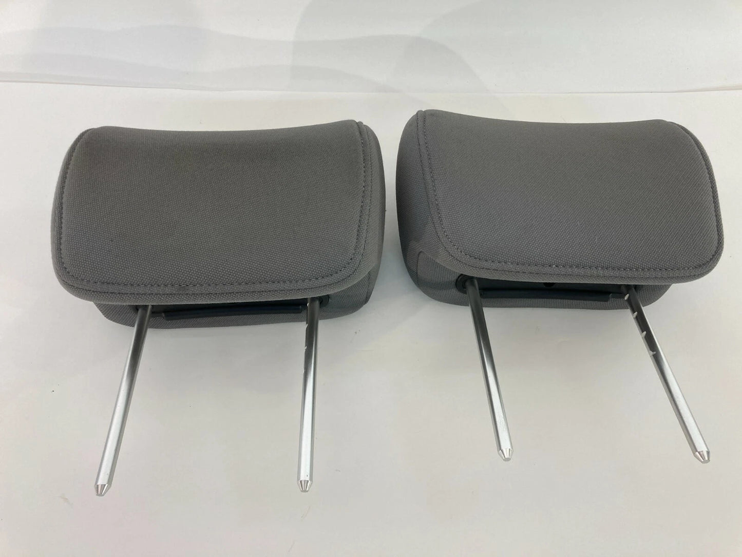 2006-2011 HYUNDAI ACCENT HATCHBACK FRONT SEAT HEADREST LEFT RIGHT PAIR OEM