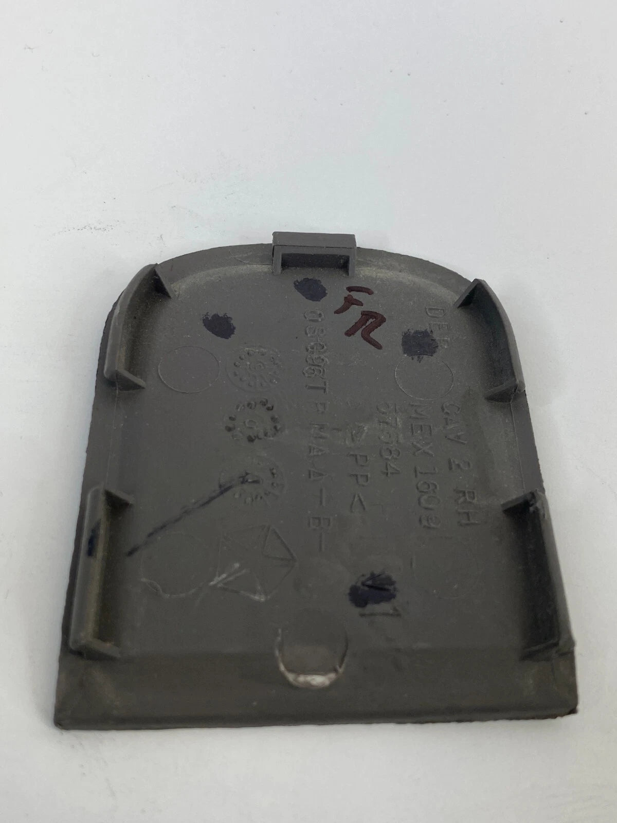 2001-2005 CHRYSLER PT CRUISER FRONT RIGHT PASSENGER SEAT BELT ANCHOR COVER TRIM