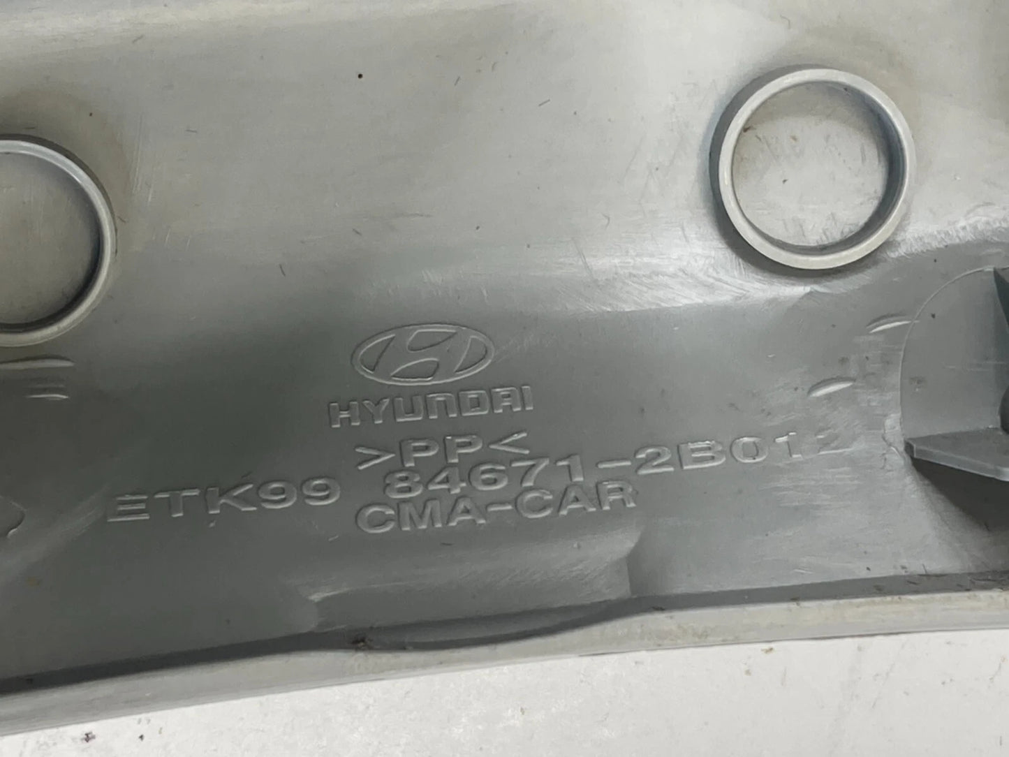 2007-2009 HYUNDAI SANTA FE CENTER CONSOLE REAR BEZEL TRIM PANEL 84671-2B012 OEM