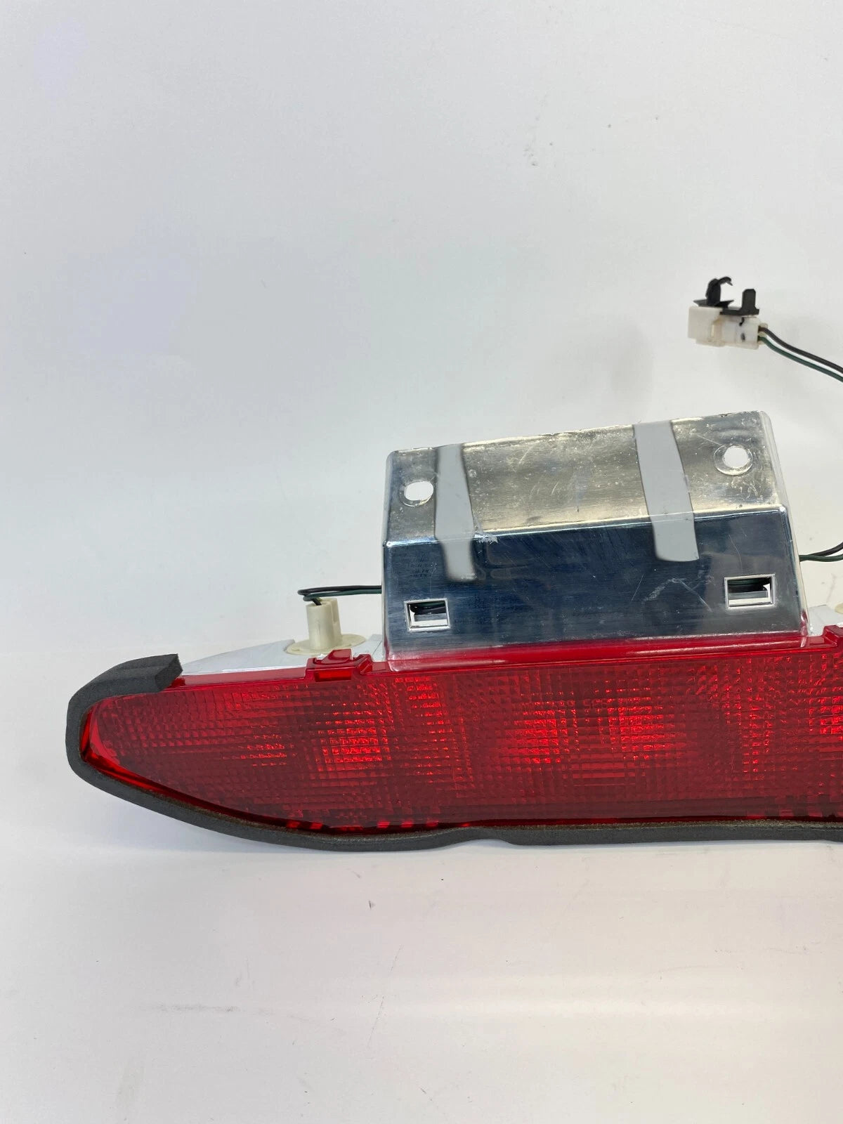 2000-2004 NISSAN XTERRA REAR THIRD 3RD BRAKE LIGHT HIGH MOUNT STOP LIGHT OEM