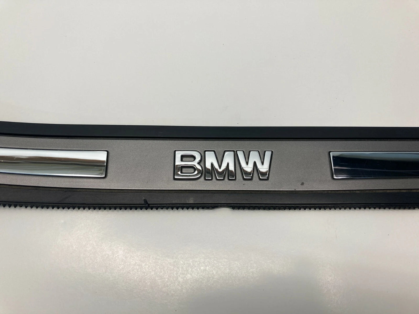 2002-2005 BMW 745LI REAR RIGHT SIDE DOOR SILL SCUFF STEP PLATE PANEL 7007398