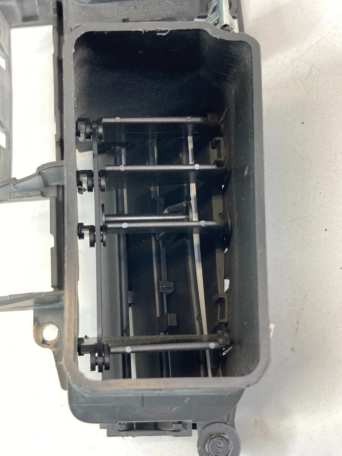 2006 Pontiac Torrent Center Dash Dashboard A/C Air Vent Grille Outlet 15848401