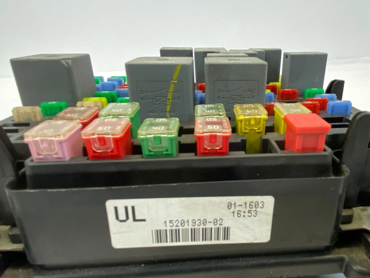 04 05 06 CHEVY TAHOE YUKON 5.3L INNER CABIN FUSE RELAY JUNCTION BOX 15201930 OEM