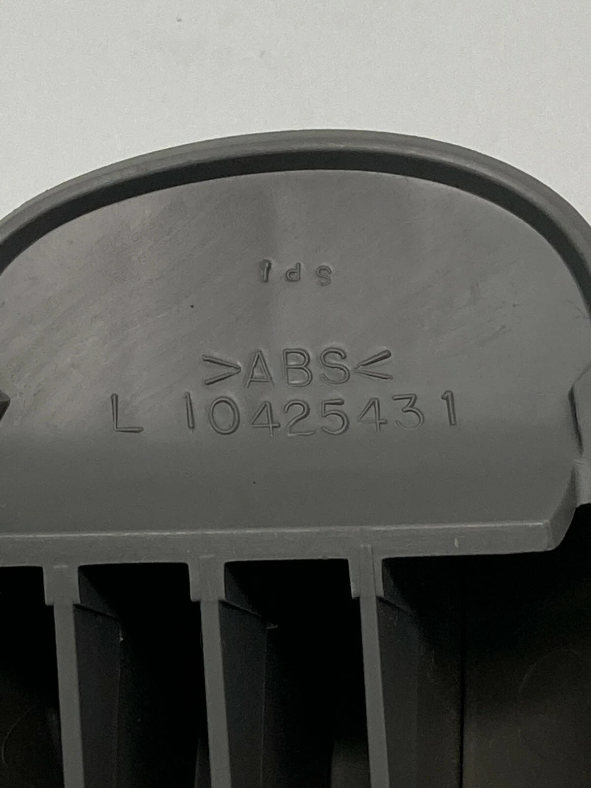 2001-2005 PONTIAC AZTEK A/C LEFT DRIVER SIDE DASH UPPER OUTER AIR VENT DEFLECTOR