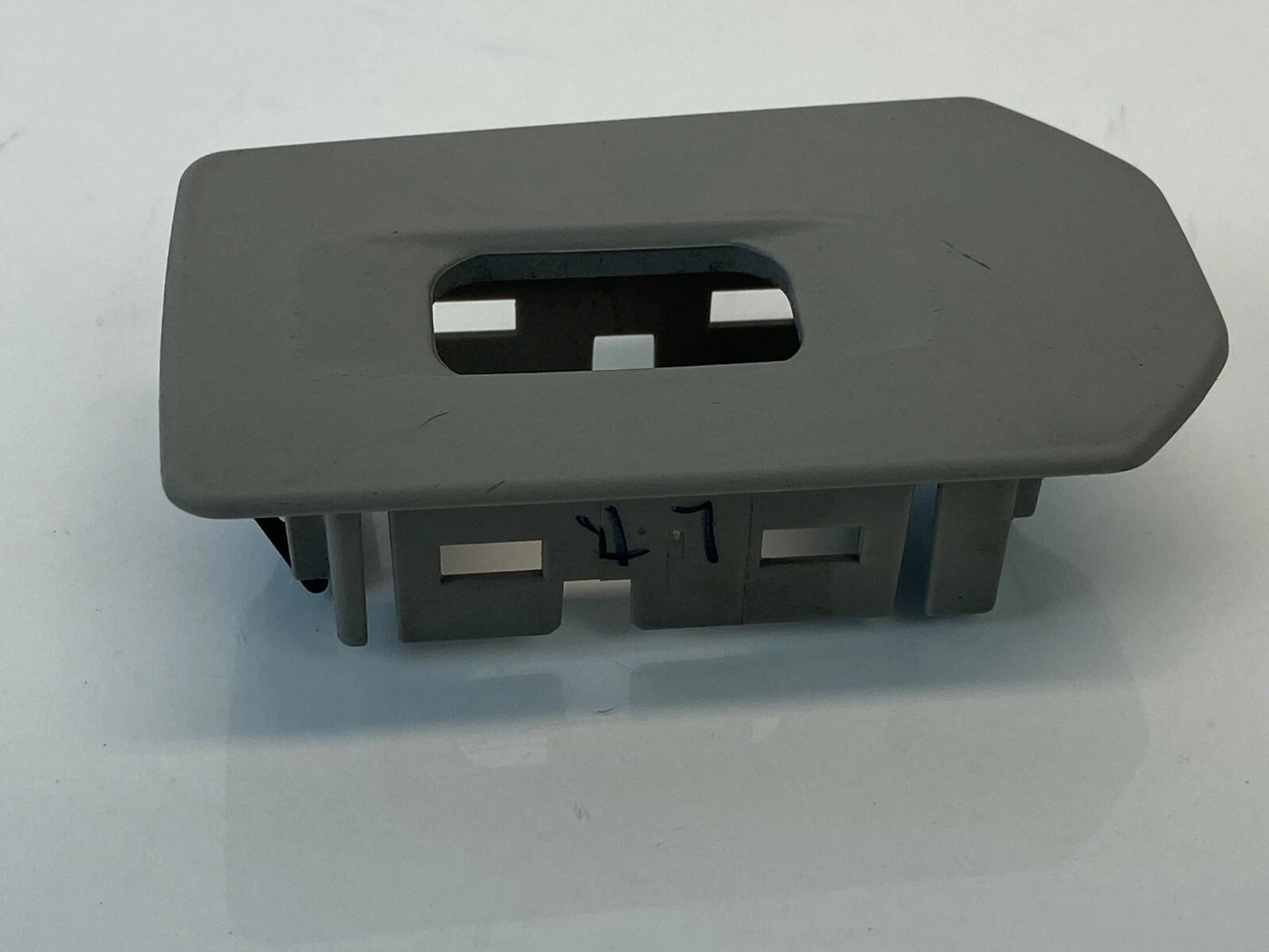 2003-2007 Cadillac CTS Rear Left Side Door Window Switch Trim Bezel 10300JL467