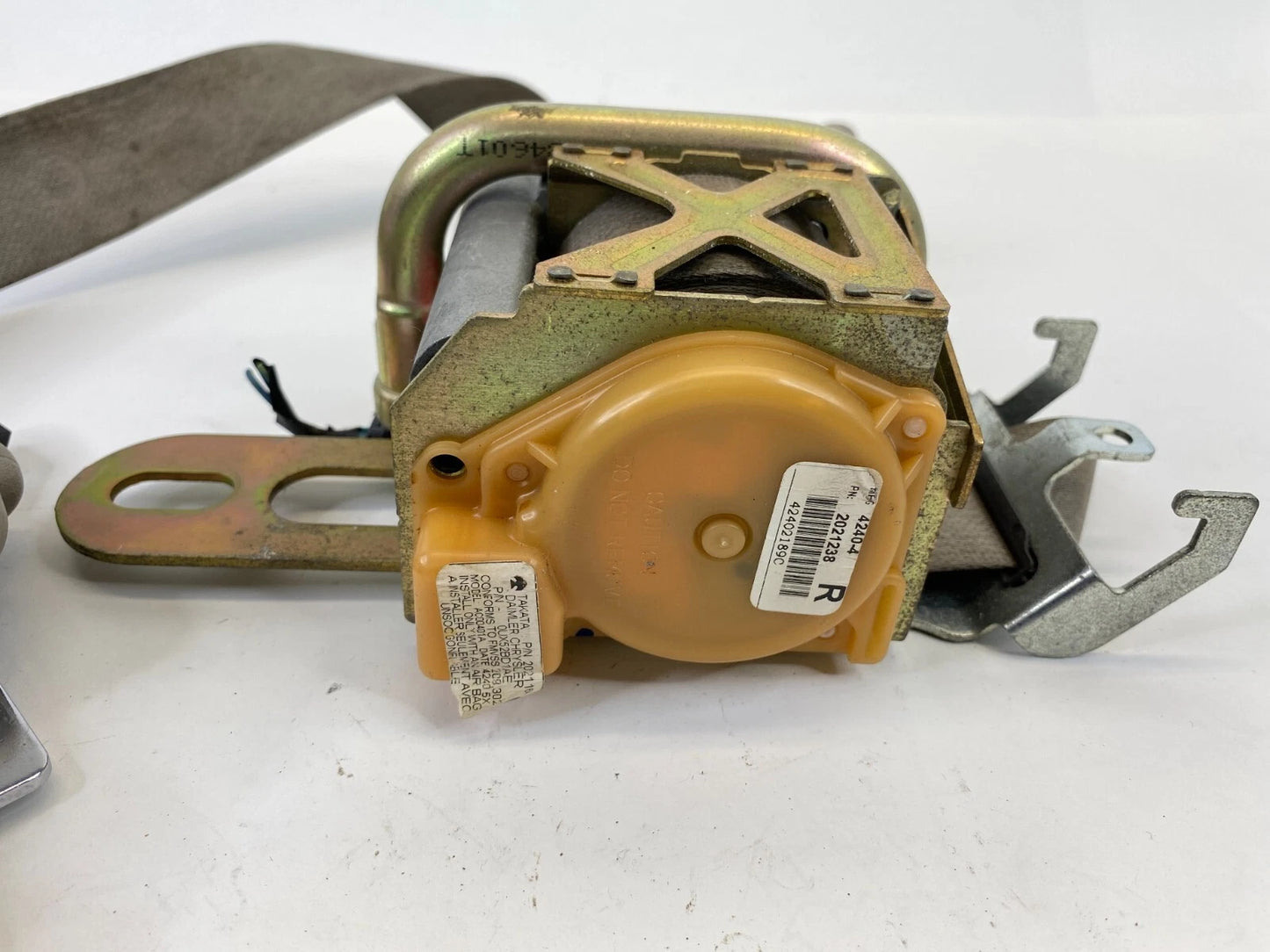 2005 2006 DODGE MAGNUM FRONT RIGHT PASSENGER SEAT BELT RETRACTOR P0UX52BD1AB OEM