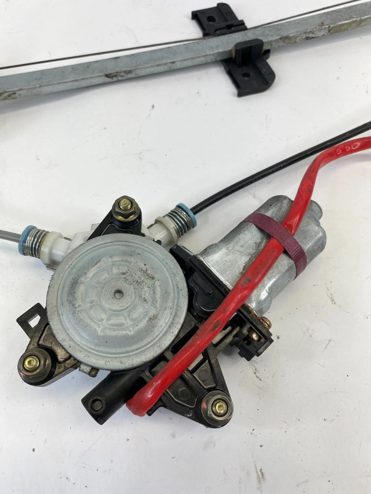 2001-2005 SUZUKI GRAND VITARA REAR RIGHT WINDOW REGULATOR W/ MOTOR 83530-65D00