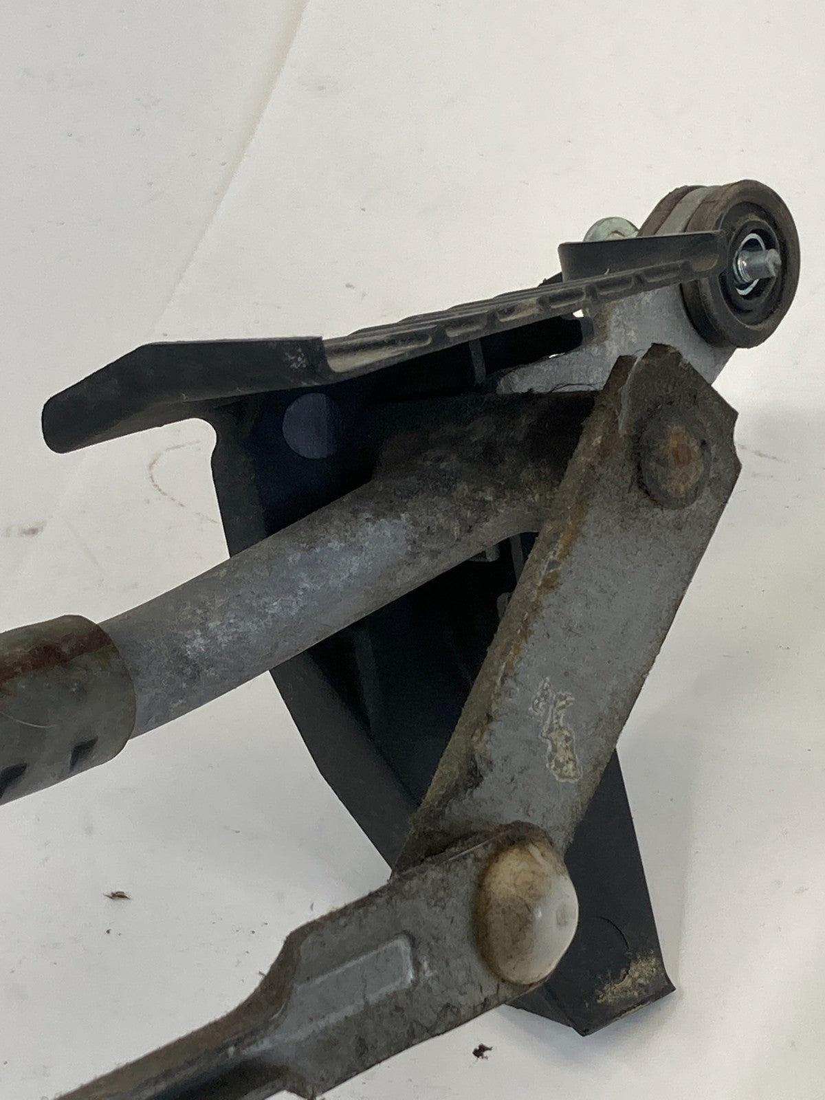 2007-2017 Jeep Patriot Front Windshield Wiper Motor w/ Linkage 04879432AG OEM