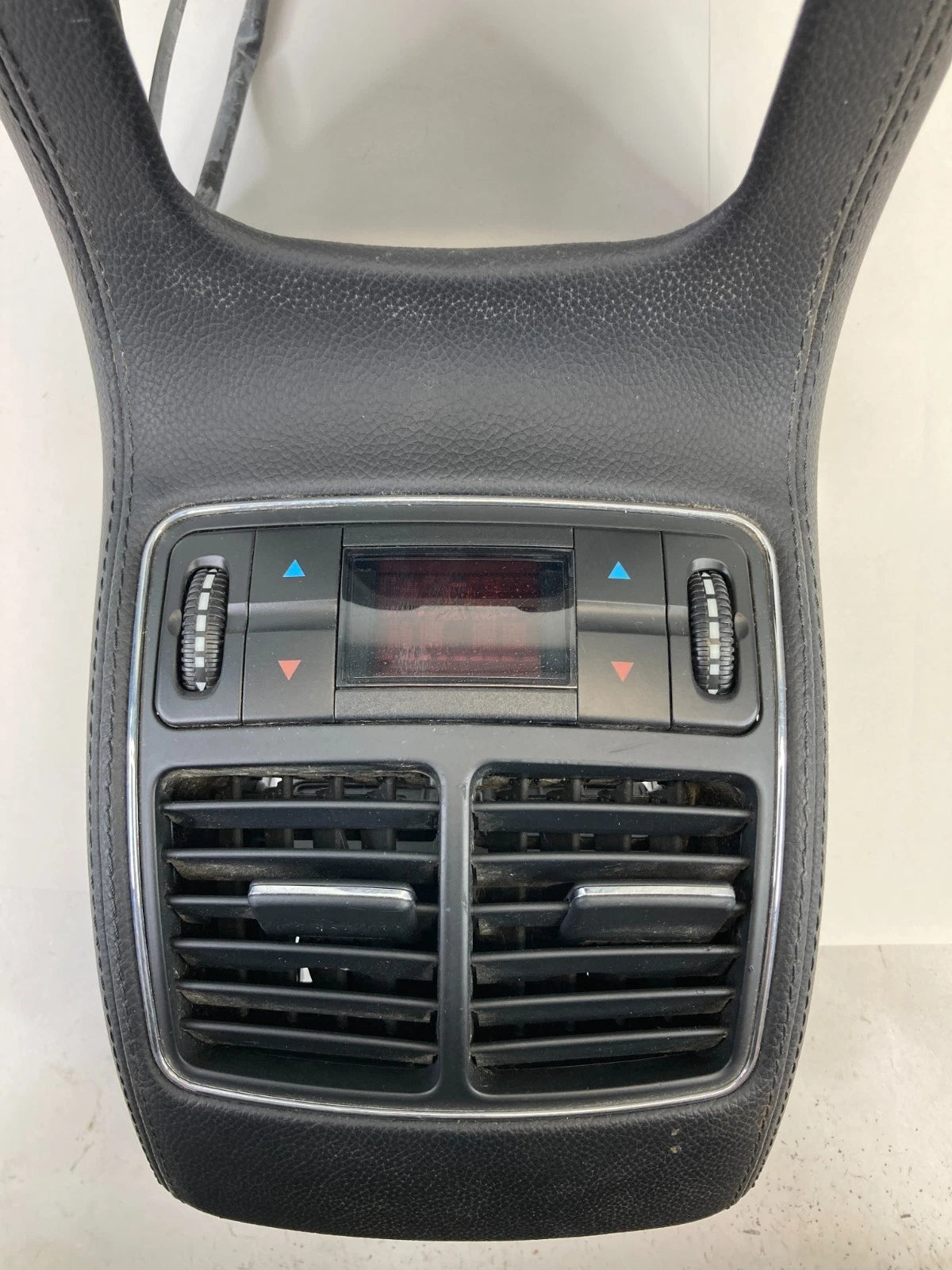 06-11 MERCEDES-BENZ CLS500 CLS550 REAR CENTER CONSOLE TRIM BEZEL W/AIR VENTS OEM