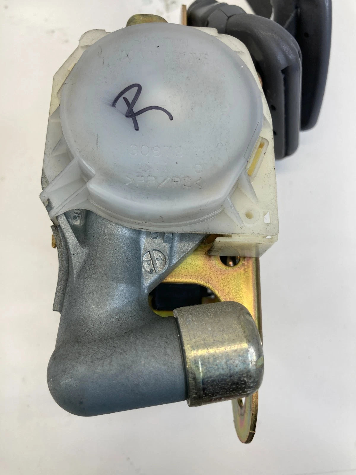 2001 2002 2003 TOYOTA RAV4 FRONT RIGHT PASSENGER SIDE SEAT BELT RETRACTOR OEM