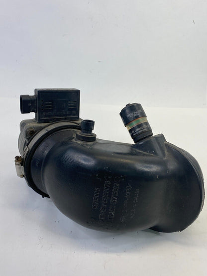 1999 2000 Cadillac Escalade 5.7L 16V Engine Air Intake Pipe Outlet Duct 15713005