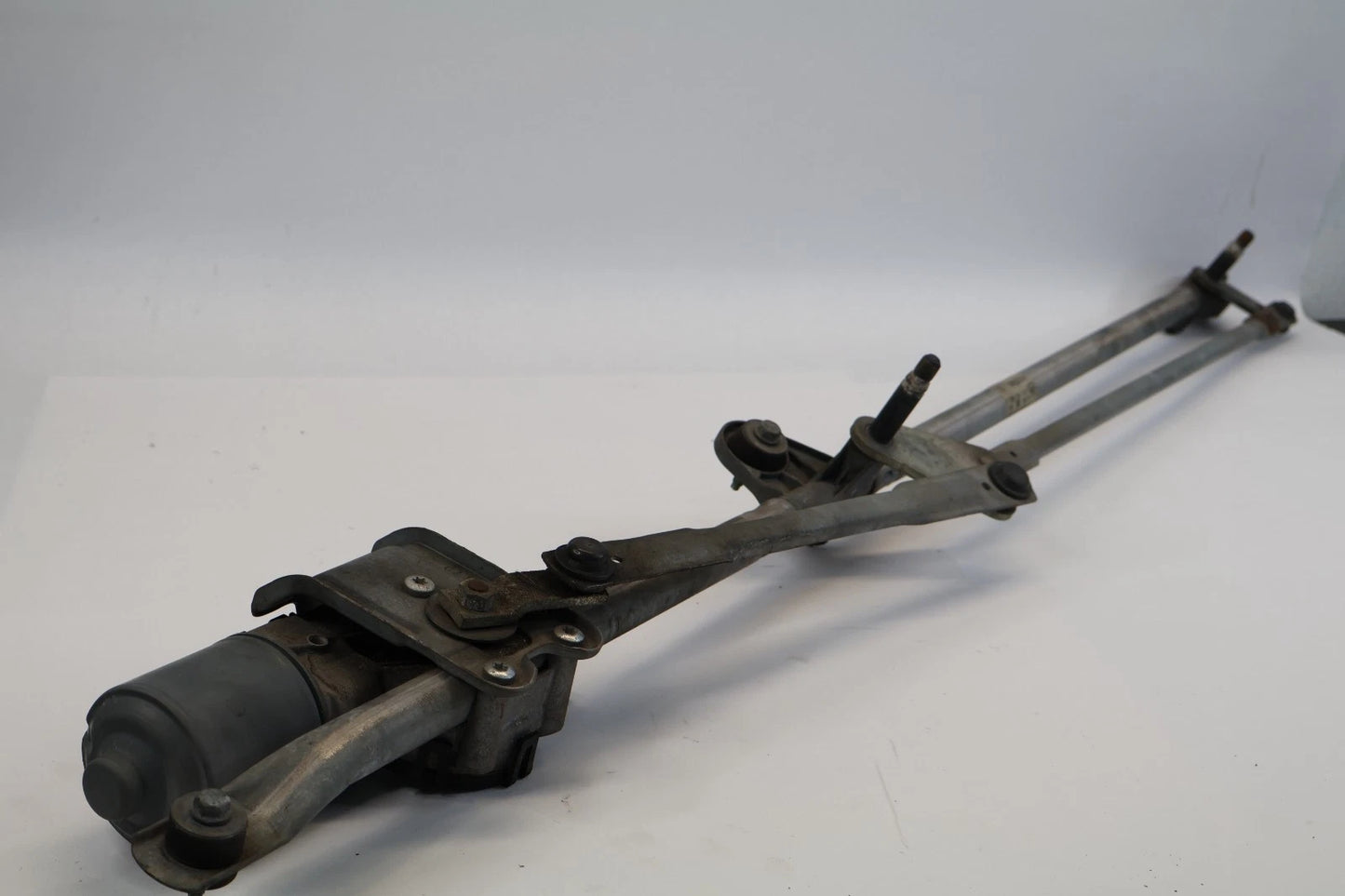 2008-2014 DODGE AVENGER FR WINDSHIELD WIPER MOTOR W/ LINKAGE BOSCH 05303714 OEM