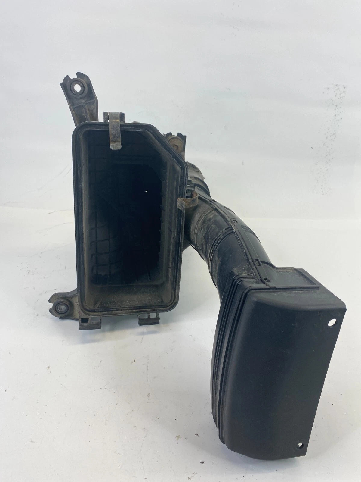 2010 2011 KIA SOUL 1.6L AIR CLEANER INTAKE BOX LOWER HOUSING & DUCT 28210-2K000