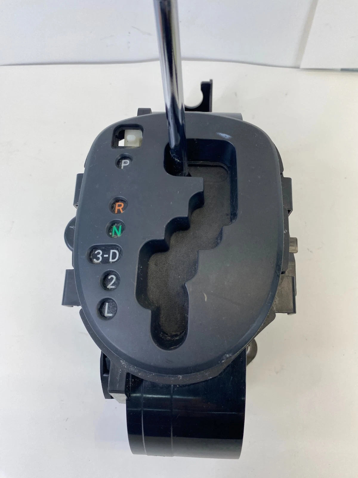 2007-2011 TOYOTA YARIS HATCHBACK FLOOR SHIFT SHIFTER GEAR SELECTOR ASSY OEM