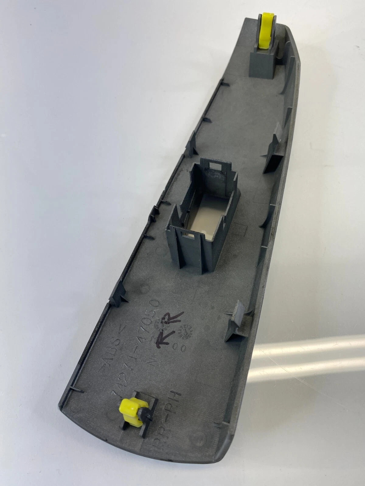 04-09 TOYOTA PRIUS REAR RIGHT DOOR WINDOW CONTROL SWITCH COVER OEM 74271-47050