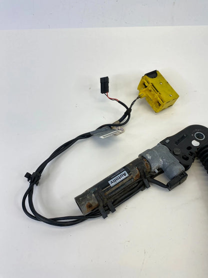 2001-2005 BMW 325I 325XI FRONT LEFT DRIVER SEAT BELT BUCKLE 8-234-970 OEM