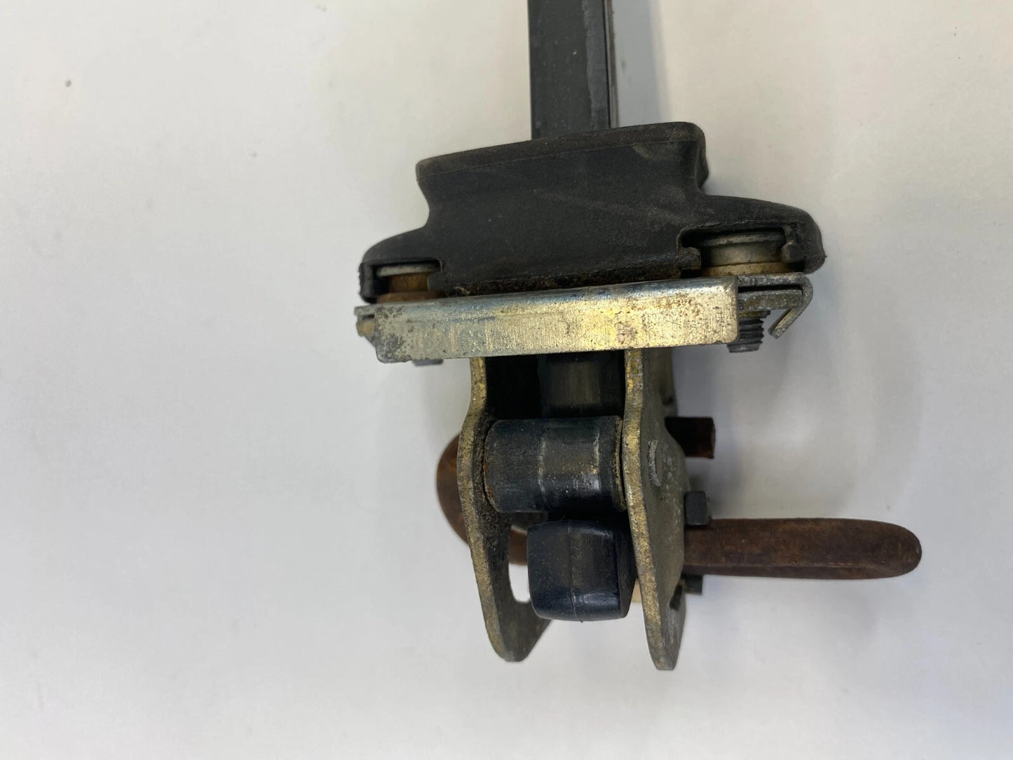 04-10 BMW X3 FRONT RIGHT SIDE DOOR CHECK STRAP STOP STOPPER DETENT 3330951 OEM