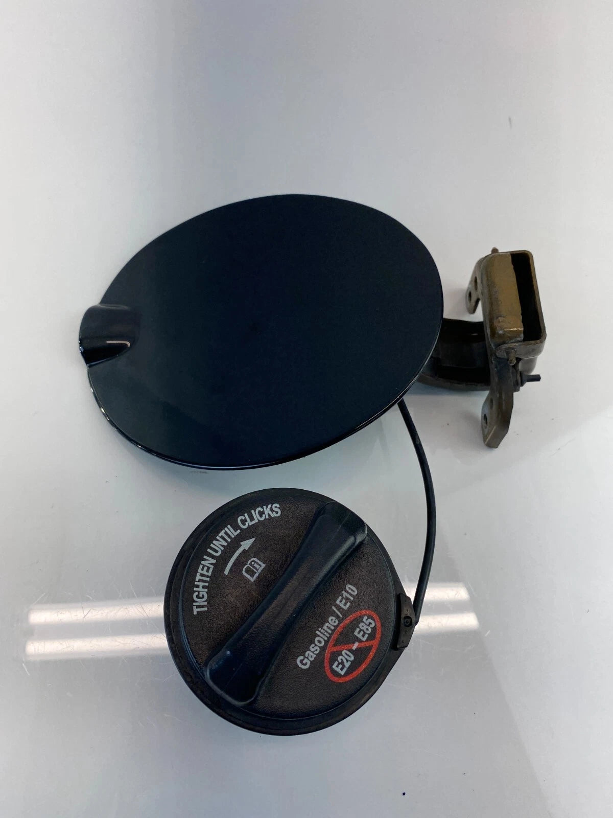 08 09 10 11 FORD FOCUS FUEL FILLER DOOR GAS LID COVER W/ TANK CAP UA EBONY OEM
