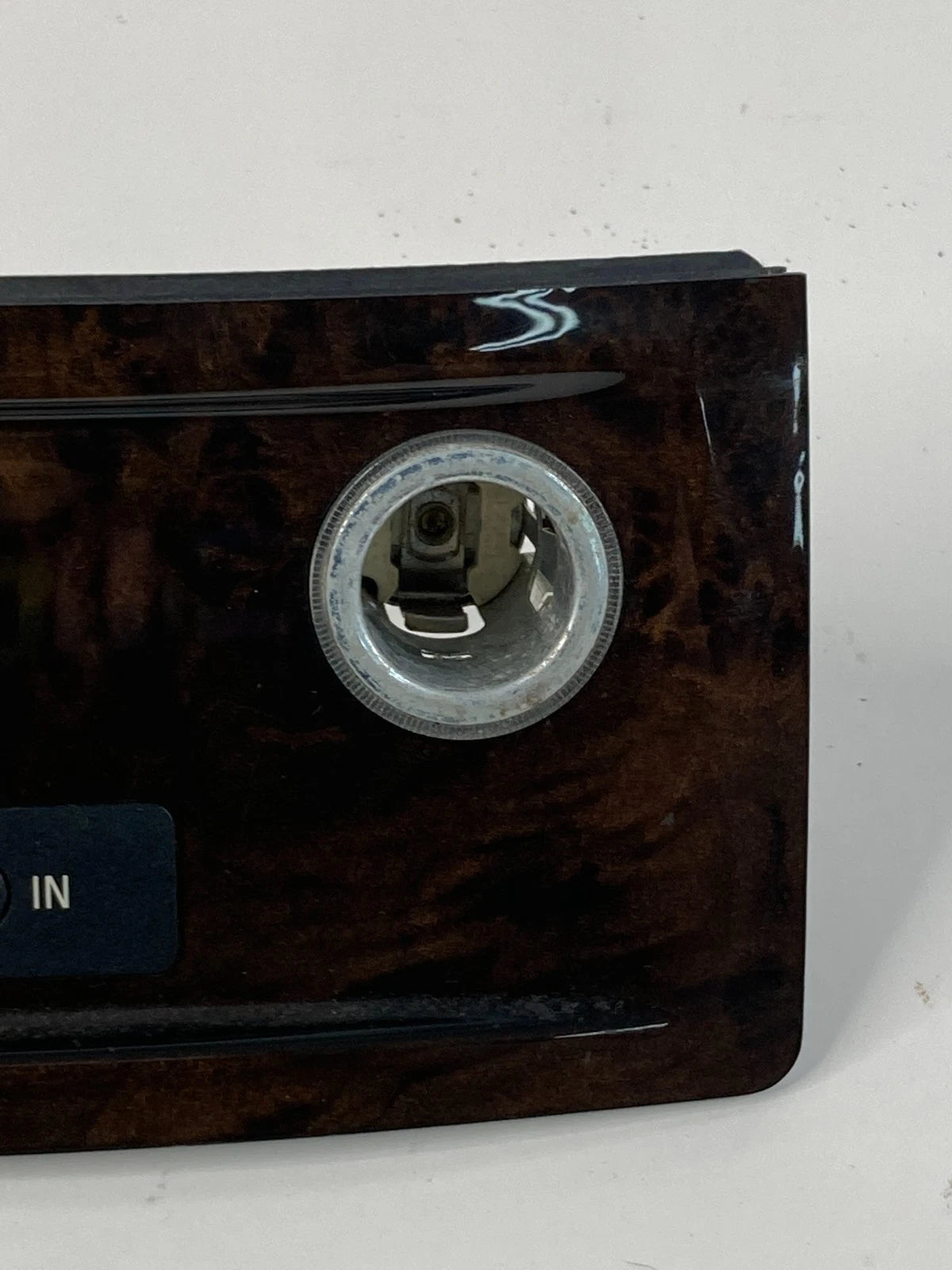 2006 2007 BMW 530XI REAR CENTER CONSOLE POWER OUTLET LIGHTER SOCKET 6951150 OEM