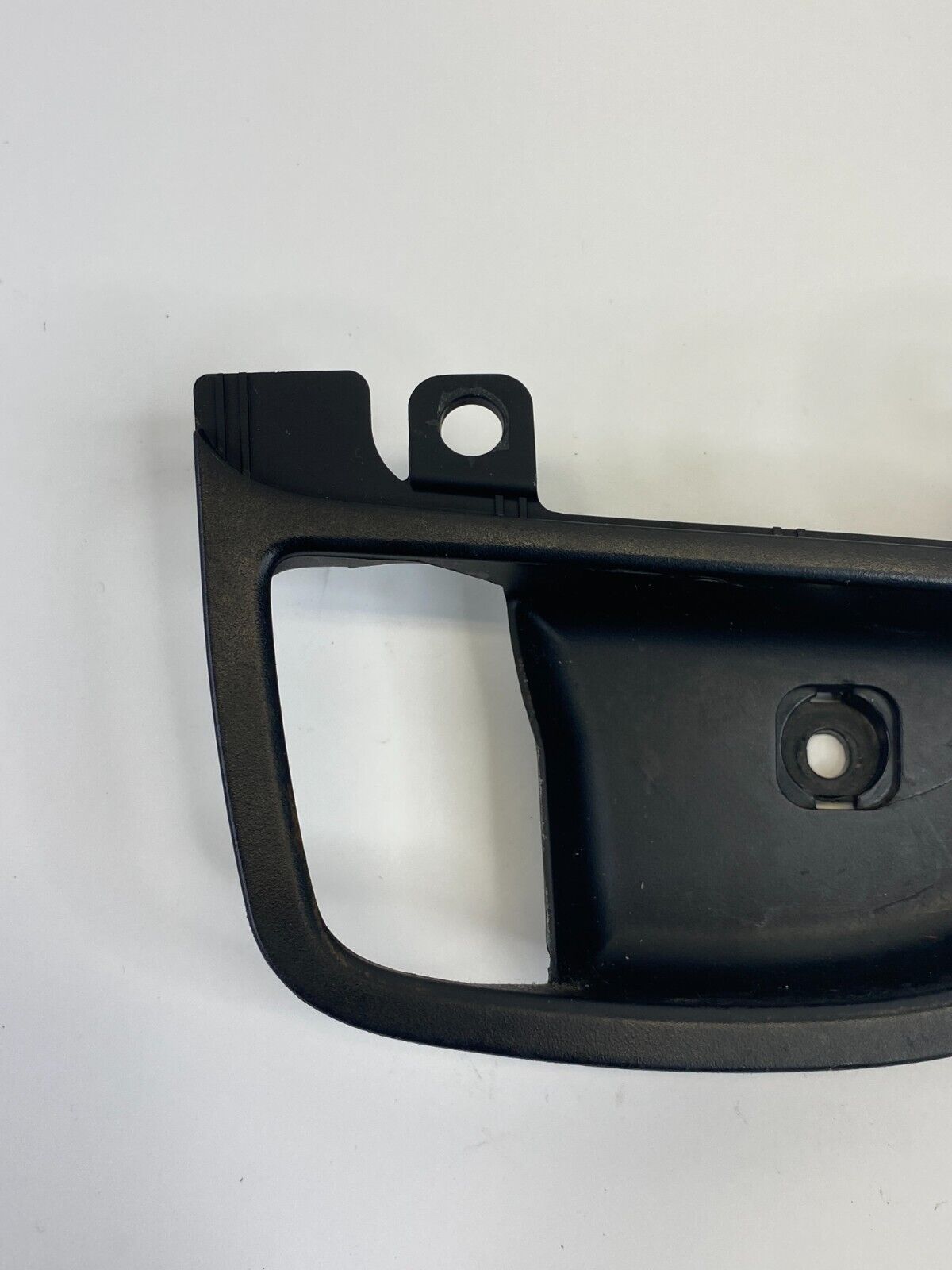 11-16 Hyundai Elantra Front Left Driver Side Inner Door Handle Bezel 82611-MD000