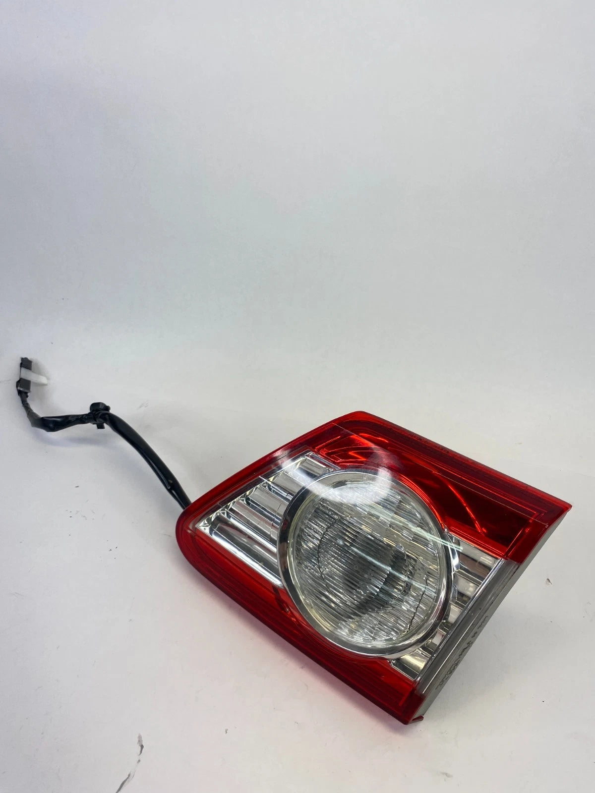 2011-2013 TOYOTA COROLLA REAR RIGHT SIDE INNER LID TAIL LIGHT TAILLIGHT LAMP OEM