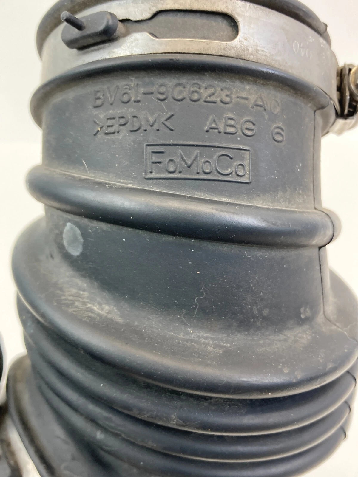 12 13 14 15 16 17 18 FORD FOCUS SDN 2.0L AIR INTAKE HOSE TUBE DUCT BV61-9C623-AC