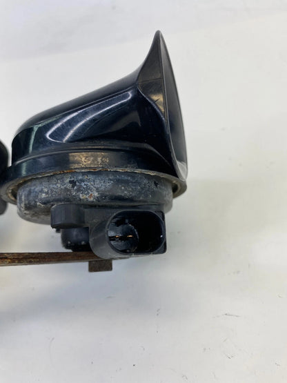 98-10 VW NEW BEETLE DUAL TONE HORN ASSEMBLY HIGH LOW PITCH SNAIL OEM E1-000209